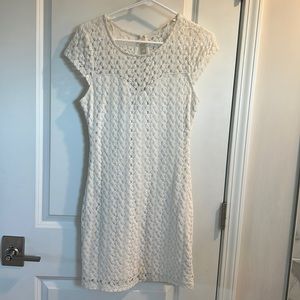 Beautiful short white dress!